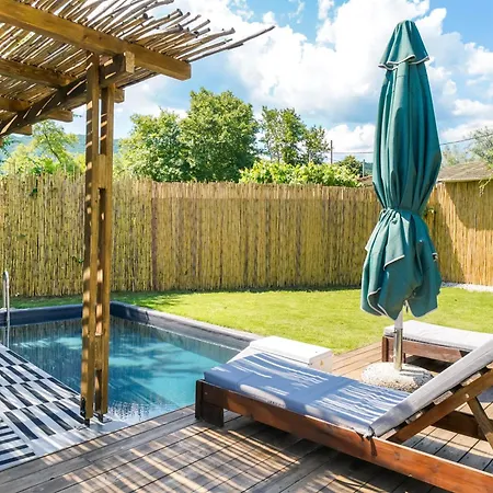 Rafaelo Poolside