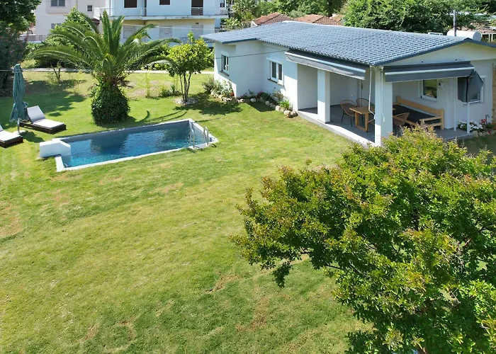 Rafaelo Pool Side בית נופש אולימפיאדה