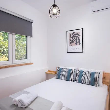 Rafaelo Pool Side * Olympiada