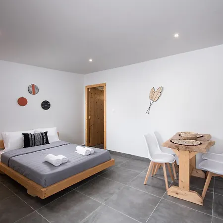 Rafaelo Pool Side Olympiada