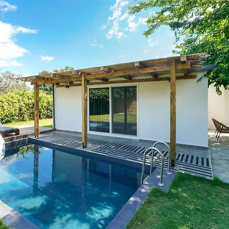 Rafaelo Pool Side Olympiada