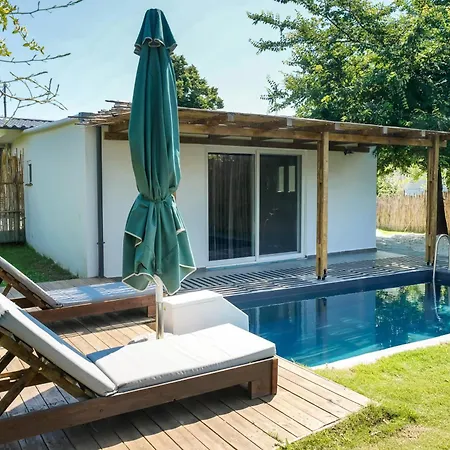 Prázdninový dům Rafaelo Poolside *
