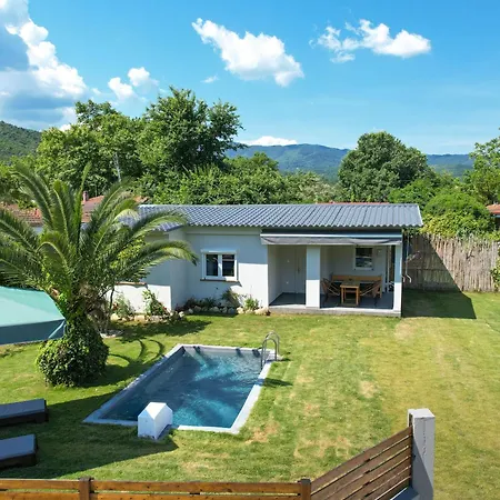 Rafaelo Pool Side Vakantiehuis *