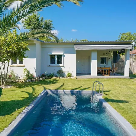 Rafaelo Pool Side Vakantiehuis