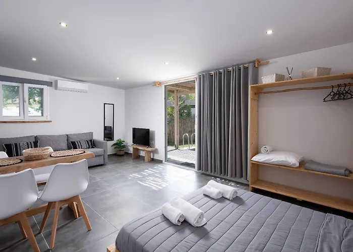 度假居 Rafaelo Pool Side *