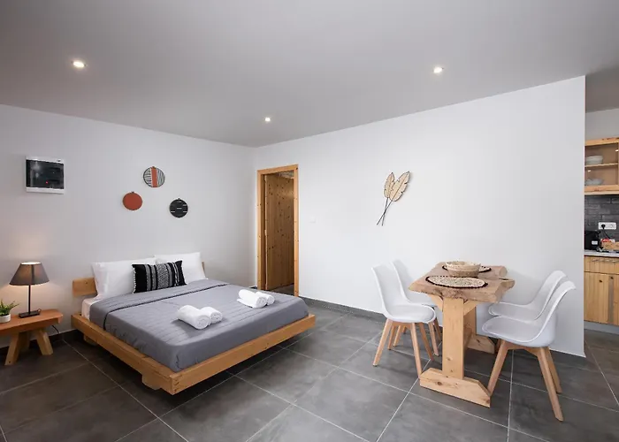 Rafaelo Pool Side 奥林匹亚达