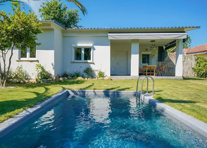 Rafaelo Pool Side 度假居 *