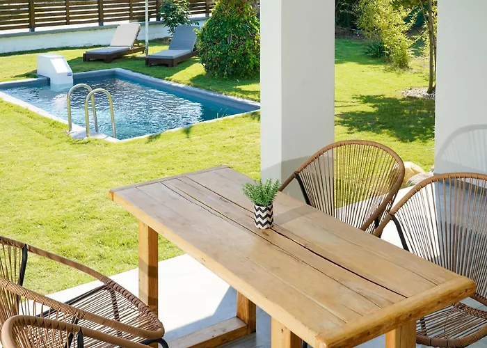 Rafaelo Pool Side 度假居 *