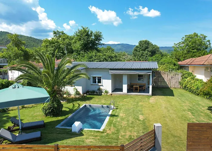 Rafaelo Pool Side 度假居 *