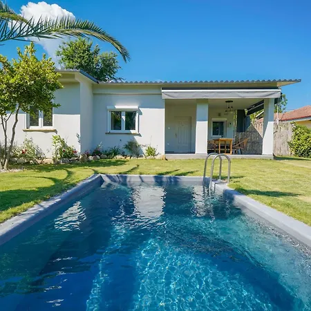 Rafaelo Pool Side * Olympiada