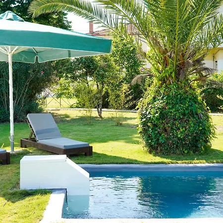 Rafaelo Poolside
