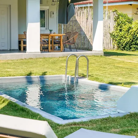 Rafaelo Poolside Holiday home
