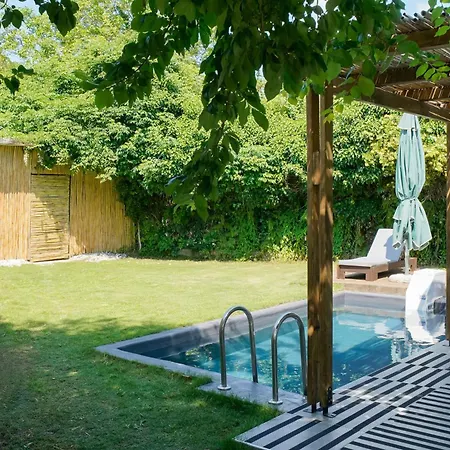 Rafaelo Poolside Holiday home Olympiada