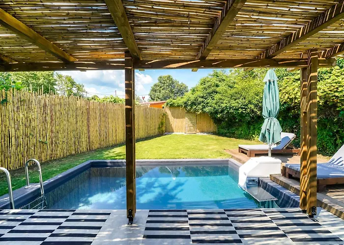 Rafaelo Pool Side Ferienhaus Olympiada