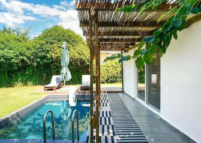 Rafaelo Pool Side